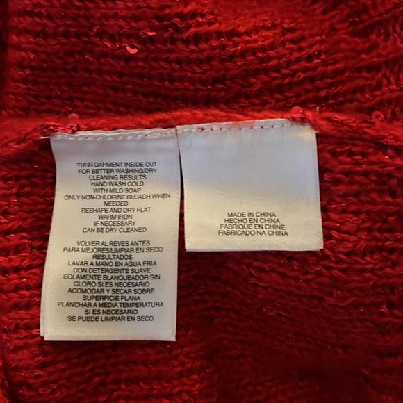 RED SWEATER - Picture 7 of 7